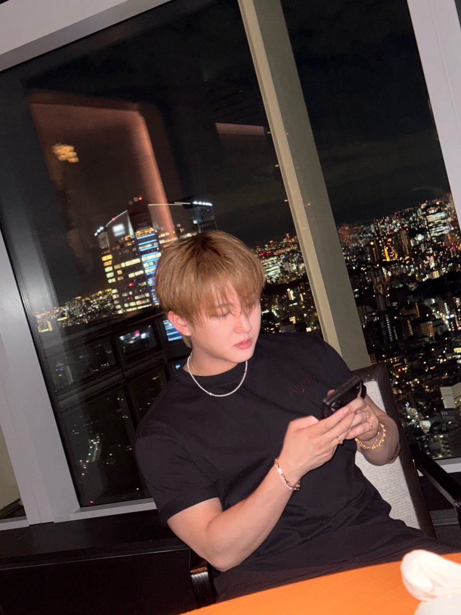 ZLuqLXr9GAfrlis's tweet photo. 창빈 인스타에 느낌..　이라는 게 생김 큰일남 ;;;;;; https://t.co/4E7dQ1r0Cp
