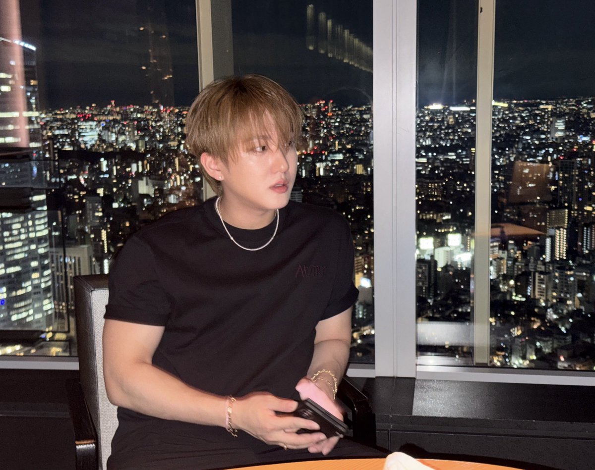 ZLuqLXr9GAfrlis's tweet photo. 창빈 인스타에 느낌..　이라는 게 생김 큰일남 ;;;;;; https://t.co/4E7dQ1r0Cp
