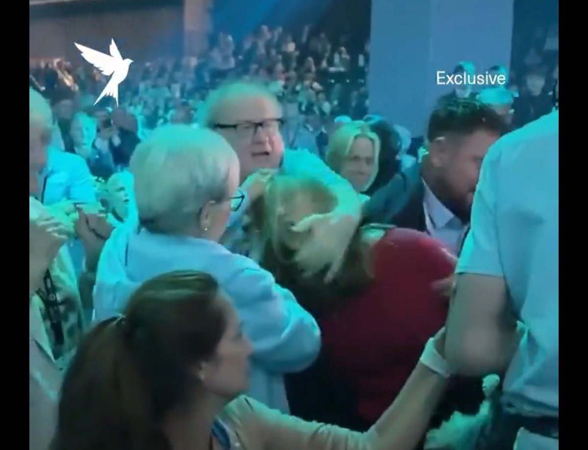 phaid3000's tweet photo. @johnpringdns Meanwhile in the UK 🇬🇧 @pedophile protectors like @theJeremyVine have Allowed the likes of #pedolf @POTUS lover @Nigel_Farage to run a mock, heres his 1st day of his conference
& yes @Nigel_Farage is mentioned over 40 times in @epsteinfiles2026 https://t.co/7MU8BPpqE0