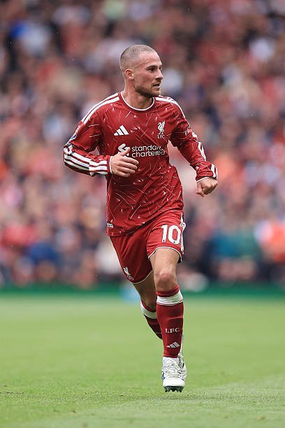 chizz_bella's tweet photo. ♥️ Iraola said "Mac Allister  is a very smart player. He's very intelligent with his positioning."

I love it that he's making it open now that he wants the player, FSG should better get the contract ready. Iraola wants him and that's what should matters. I know some fans want him replaced with camara while we can have them both.🙏