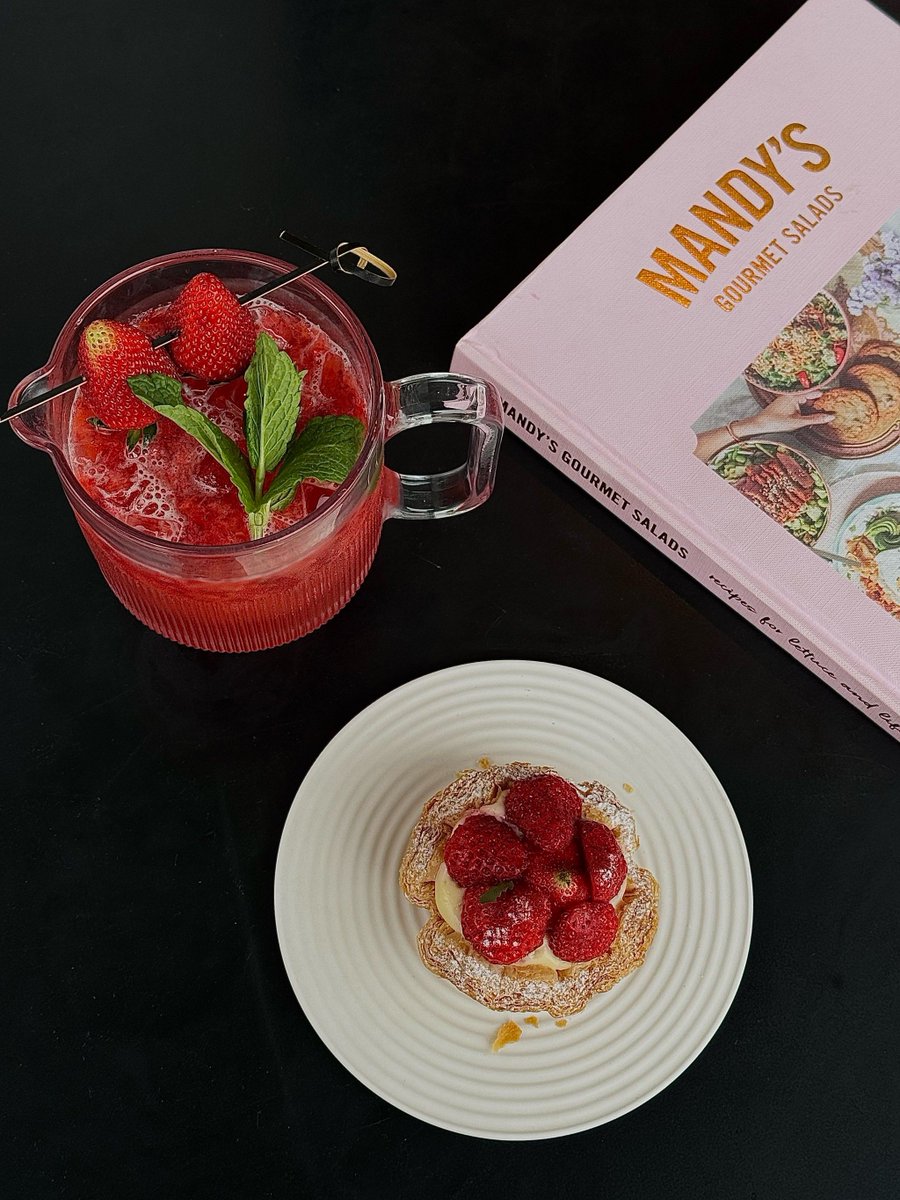 adrea585265's tweet photo. My partner saved the last bite of my favorite strawberry tart for me after our late-night study session—small wins hit different!； https://t.co/gHu8mjrtot