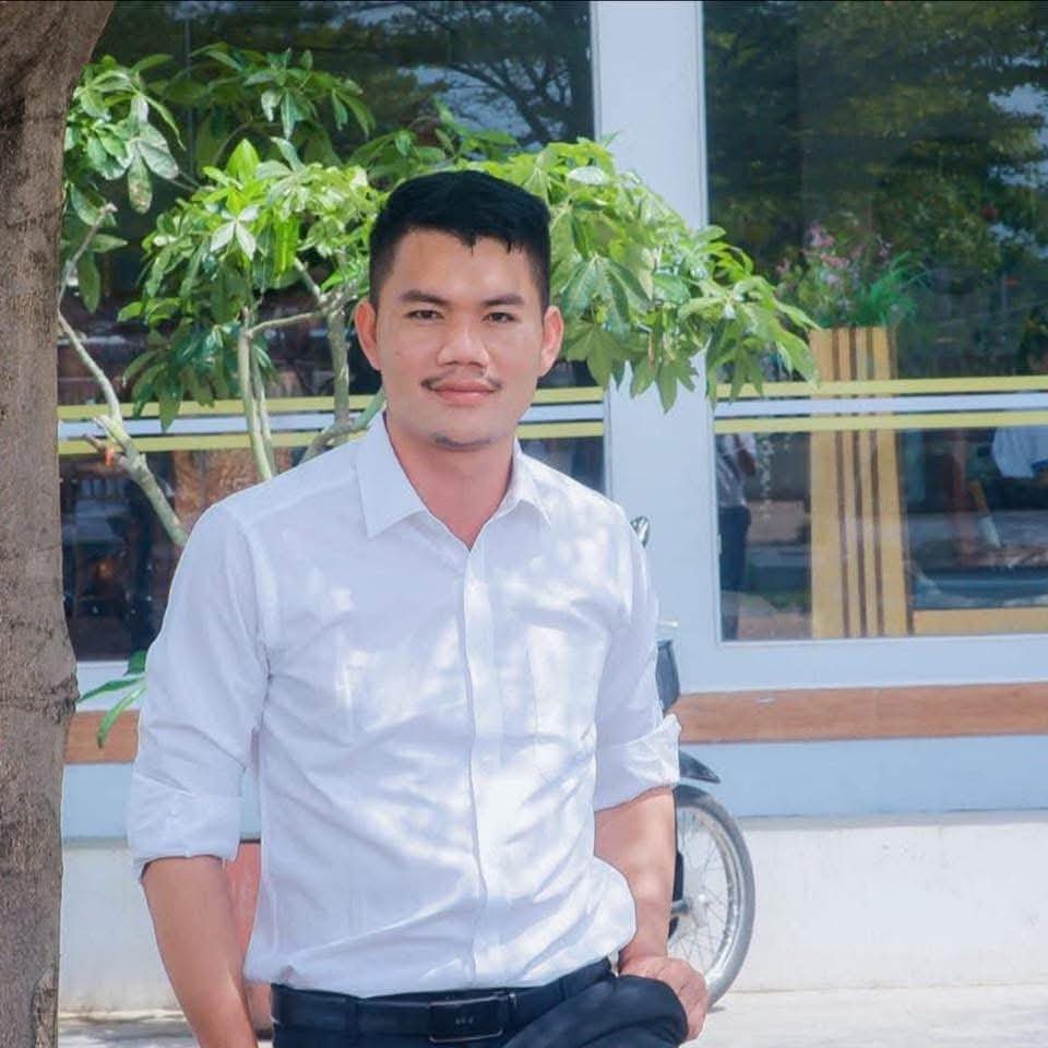 Pheaktra66666's tweet photo. Wow មើលអត់ស្រួលថាគាត់ឈ្មោះរស្មី  បើខឹងមិនដឹងថាធំប៉ុនណាទេ🍆 តួស្រីស្រួលកាន្តួយងាប់ហើយ https://t.co/rnmsZZe8E5