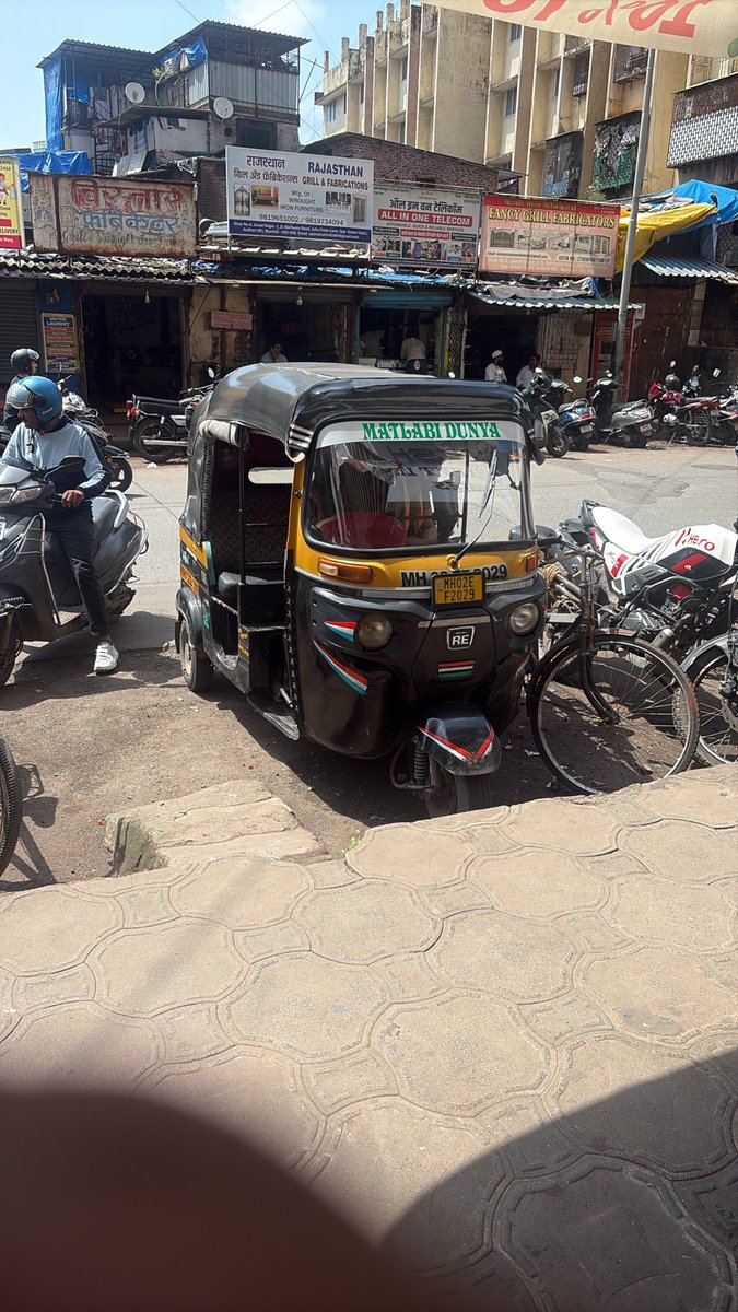 dhanvarsa's tweet photo. @MTPHereToHelp no parking 
Auto park opp Medical store  it’s become auto stand 
Address Green court buliding Juned nagar CD Barfiwala road juhu lane Andheri West Mumbai 400058 https://t.co/z0OYiDk4Ey