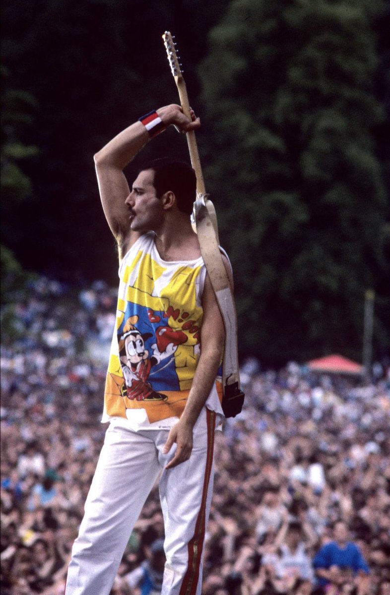 The_MPT's tweet photo. The one and only Freddie Mercury would've been 80 today 🖤
Montreux - let's honour the ultimate Birthday Boy 🎉
Let's party!
x https://t.co/bgZb4kB7r9