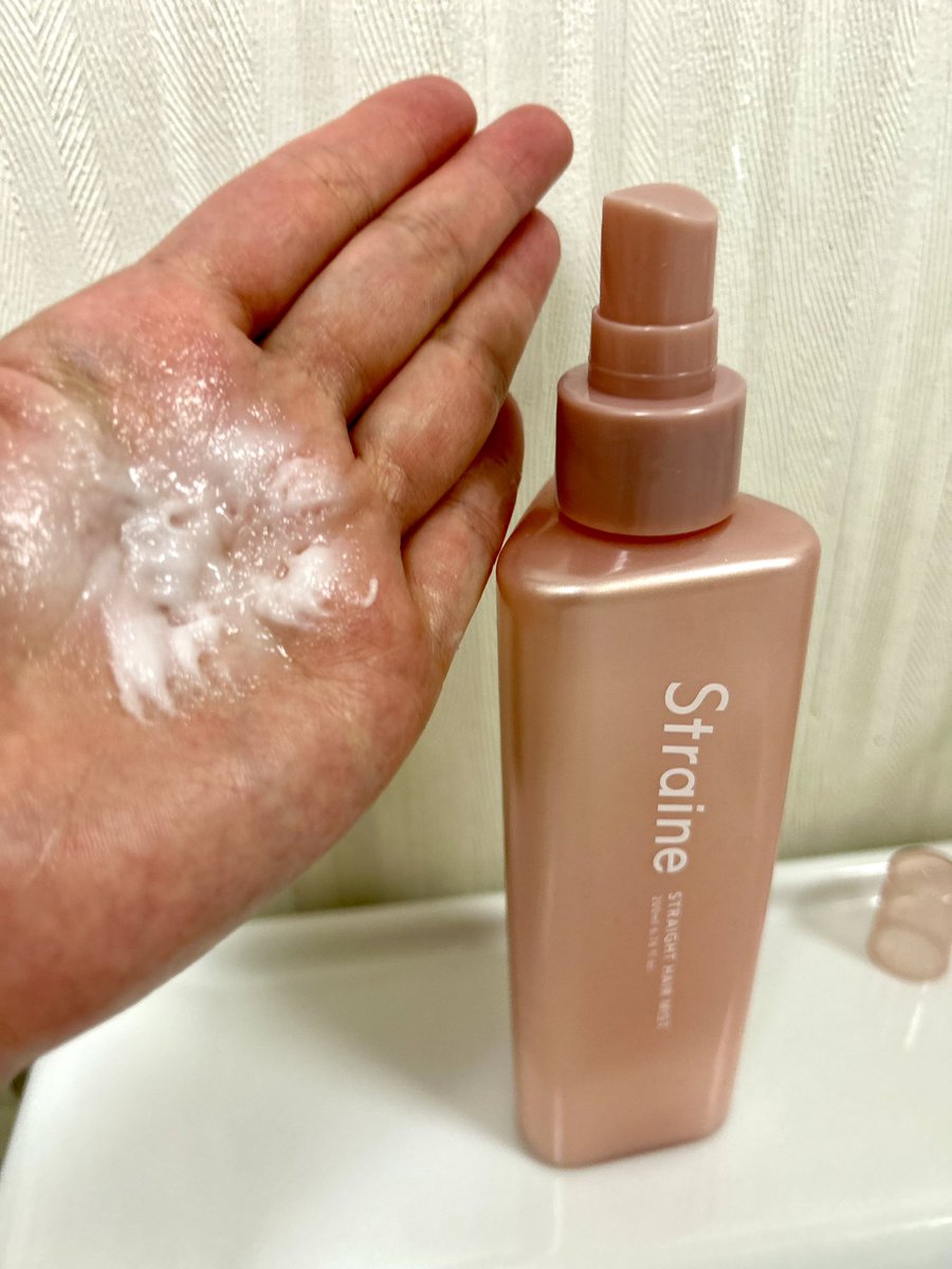 haruna313's tweet photo. Straineから商品提供を頂きました
ストレートヘアミスト
ヘアミルクをミスト化することで、髪全体になじませやすく、重くなりがちなミルクがサラッとした質感に✨
ドライヤー前に使います
これ、ほんとにサラサラになってびっくりなくらいお気に入り💓
#Straine #ストレイン #ミルクミスト https://t.co/hOo32fyVt1