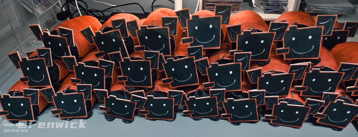 OffFenwick's tweet photo. ……I swear i think the original factory making these 75s is right around where i live.
(just kidding, that big batch already left the factory, shipping should start mid‑month:3)
#terminationprotocol https://t.co/A7rOvreLOn