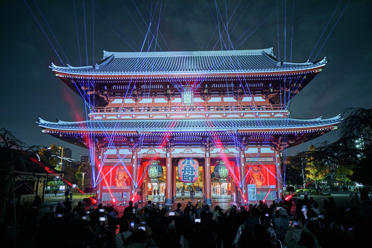 enjoy_tokyo's tweet photo. 浅草寺1400年の歴史を光で彩る✨

「ASAKUSA CULTURE &amp; LIGHTS 2026」が浅草寺で10/30(金)より開催。史上初の浅草寺本堂と宝蔵門で、歴史や文化財をモチーフにした壮大な映像ショーを楽しめます🤗🏮

詳細はリプから👇 https://t.co/unR7MYHeWo