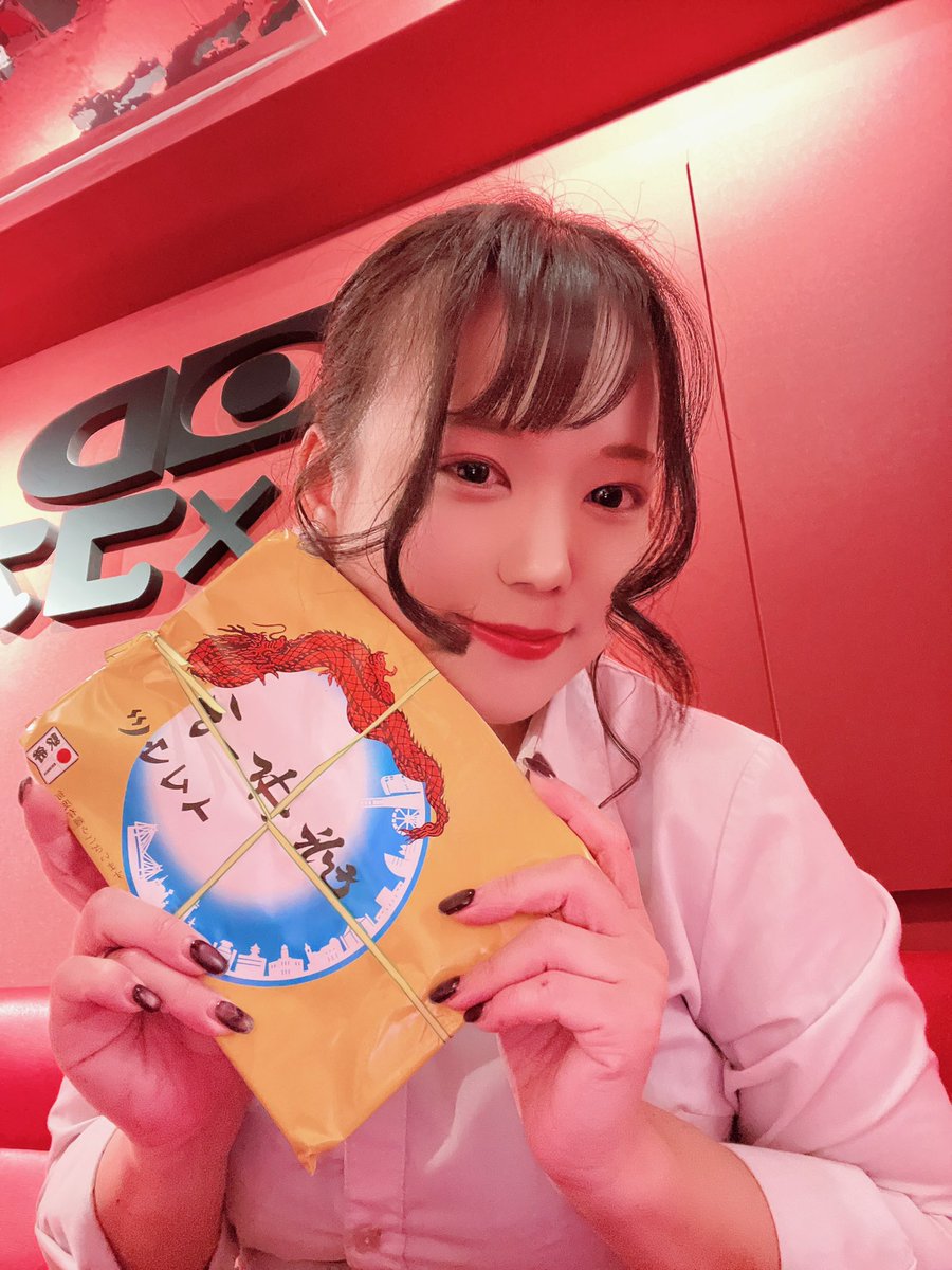 HIBIKI__LEO's tweet photo. わーい！！🥰🥰🥰

出勤早々大好きな崎陽軒のシウマイ弁当いただいたー！！🤤✨

前回初めましてのときにシウマイ弁当が好きって言ったの覚えててくれて、次は買ってくるね！って言ってくれたの本当に買ってきてくれて感動🥹🫶🏻💕

池袋コスコスにいます🙋‍♀️💓 https://t.co/h8VrtVmaZk
