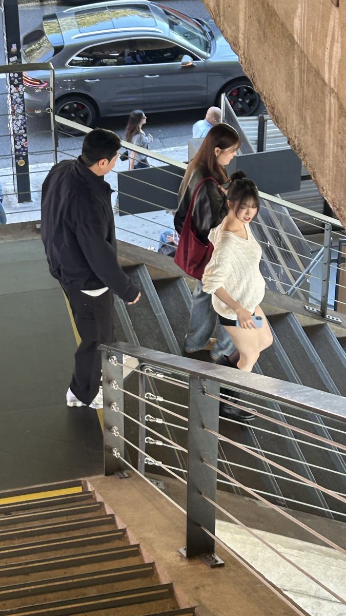 Jhon37419413175's tweet photo. 카리나 실제 뒷모습..... https://t.co/yS8IeJmTjv