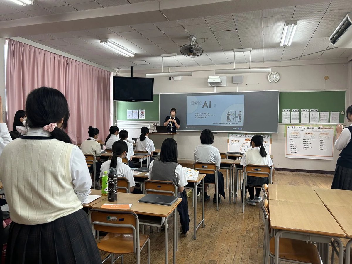 djilcJBpuIV4JQL's tweet photo. 【第2回オープンスクール】ご参加ありがとうございました！✨

授業体験、女子商体験、先輩との交流、制服試着、食堂など大盛況！

「開幕。ここが私の舞台だ」

今日の出会いが、2027年の自分の舞台につながりますように。
#福岡女子商業高校 https://t.co/amRj0Bmac8