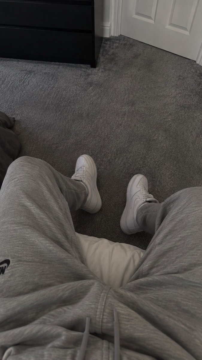 leoladuk's tweet photo. Morning. Who’s paying for my day then? #CashMaster #Findom #UKGay #GayBoys #Twink #NikeBoy https://t.co/IG7SzJa8cX