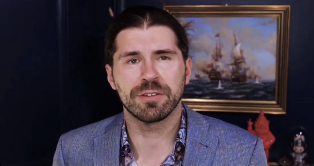 unblogd's tweet photo. Das ist so dumm: Alexander Prinz aka "Der Dunkle Parabelritter" sagt, die AfD Sachsen-Anhalt wolle Autisten aus Regelklassen werfen und impliziert, dass man sie damit ausgrenzen will.

Als jemand, der als Schulbegleiter mit Autisten gearbeitet hat, kann ich sagen, dass die angebliche Inklusion oft nicht mehr als linkes Wunschdenken ist. Meine Schüler waren permanent mit ihren Gedanken und Emotionen woanders und haben etliche male den Unterricht verlassen, was ihnen nicht geholfen und andere gestört hat. Sie zwanghaft in den Klassen zu lassen, war aber auch keine Lösing. Beschulung fand daher so gut wie nie statt, es war eher eine Beschäftigungstherapie, um die Kinder irgendwie durch den Tag zu bekommen. Anstatt sie in speziellen Einrichtungen zu fördern, hat man sie ins reguläre System pressen wollen. Generell war es wie so oft linke Gleichmacherei, die am Ende mehr blockiert als geholfen hat und Zeitverschwendung war. 

Für Genies wie Prinz bleibt aber nur in der Birne hängen, dass man Behinderte aus der Gesellschaft ausschließen wolle, was einfach nur kompletter Nonsens ist. Mit seiner verdrehten Denke hält er sich aber für schlau und unterstützt eine Politik, die Behinderten generell mehr Schwierigkeiten bereitet als hilft. Das scheint aber auch egal, wichtig ist nur, sich einmal wieder gegen die AfD positioniert zu haben und in der eigenen Bubble als schlau wahrgenommen zu werden.