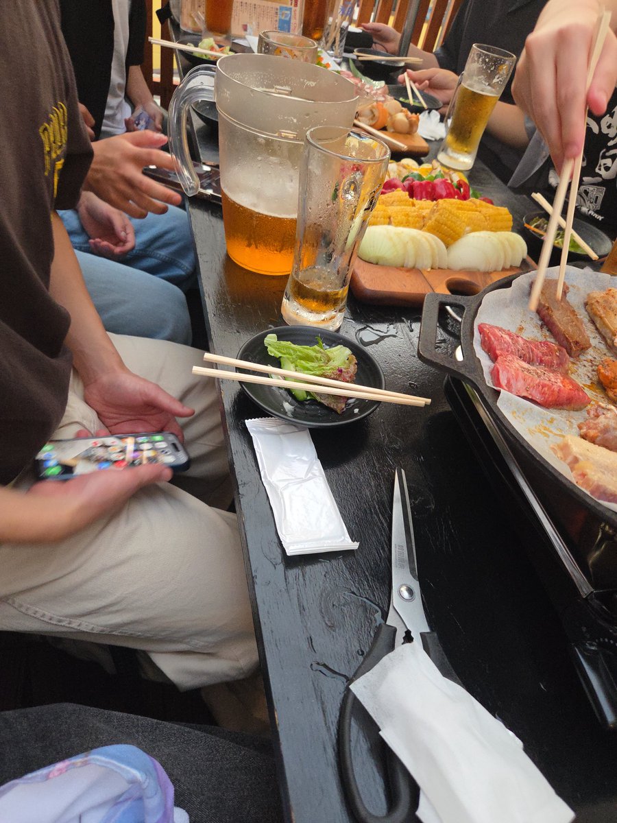 shino_7904's tweet photo. 総勢22人のブルアカ先生大BBQ大会開催してますっ！！！！！！ https://t.co/6uarg2lD8g