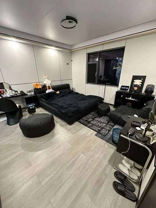 GentlemenxEra's tweet photo. Order in the room. Clarity in the mind. https://t.co/J2vvHRB16I