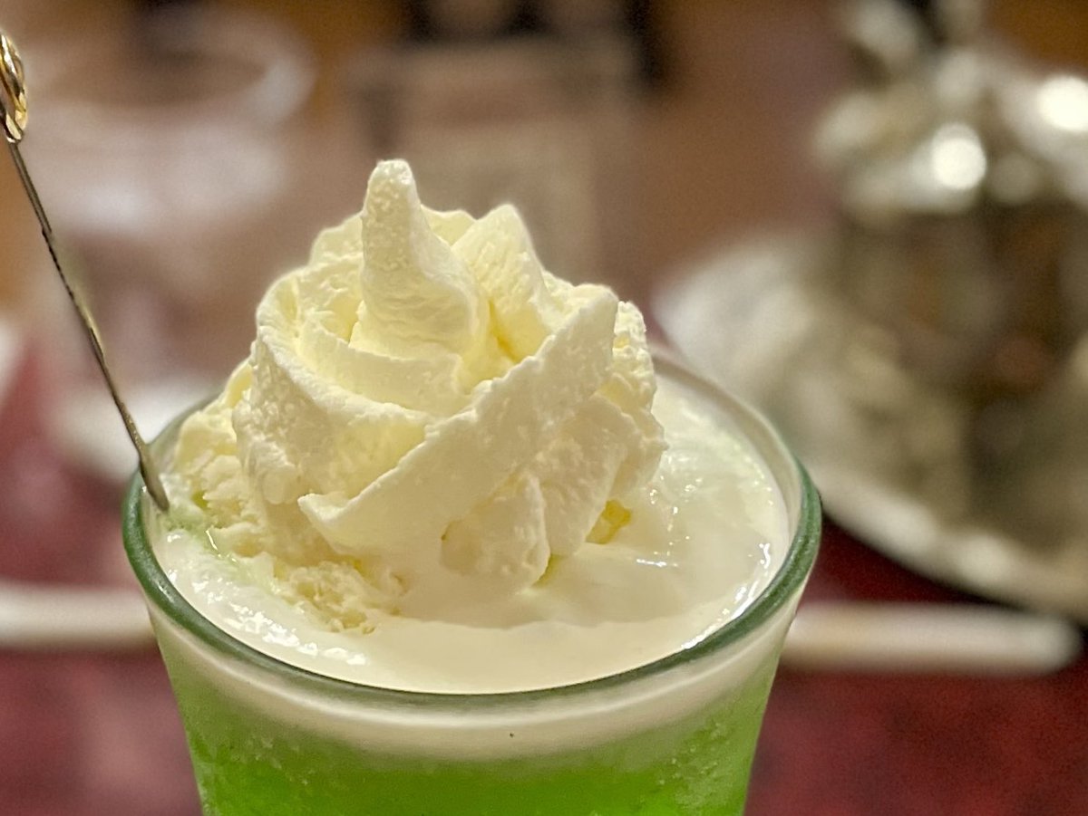 TOSHIMA_Daisuke's tweet photo. 麗しのクリソ🌝🍹✨

#クリームソーダ #珈琲豆の樹 #小田原 #純喫茶 #喫茶店 https://t.co/Lh32TsipoT