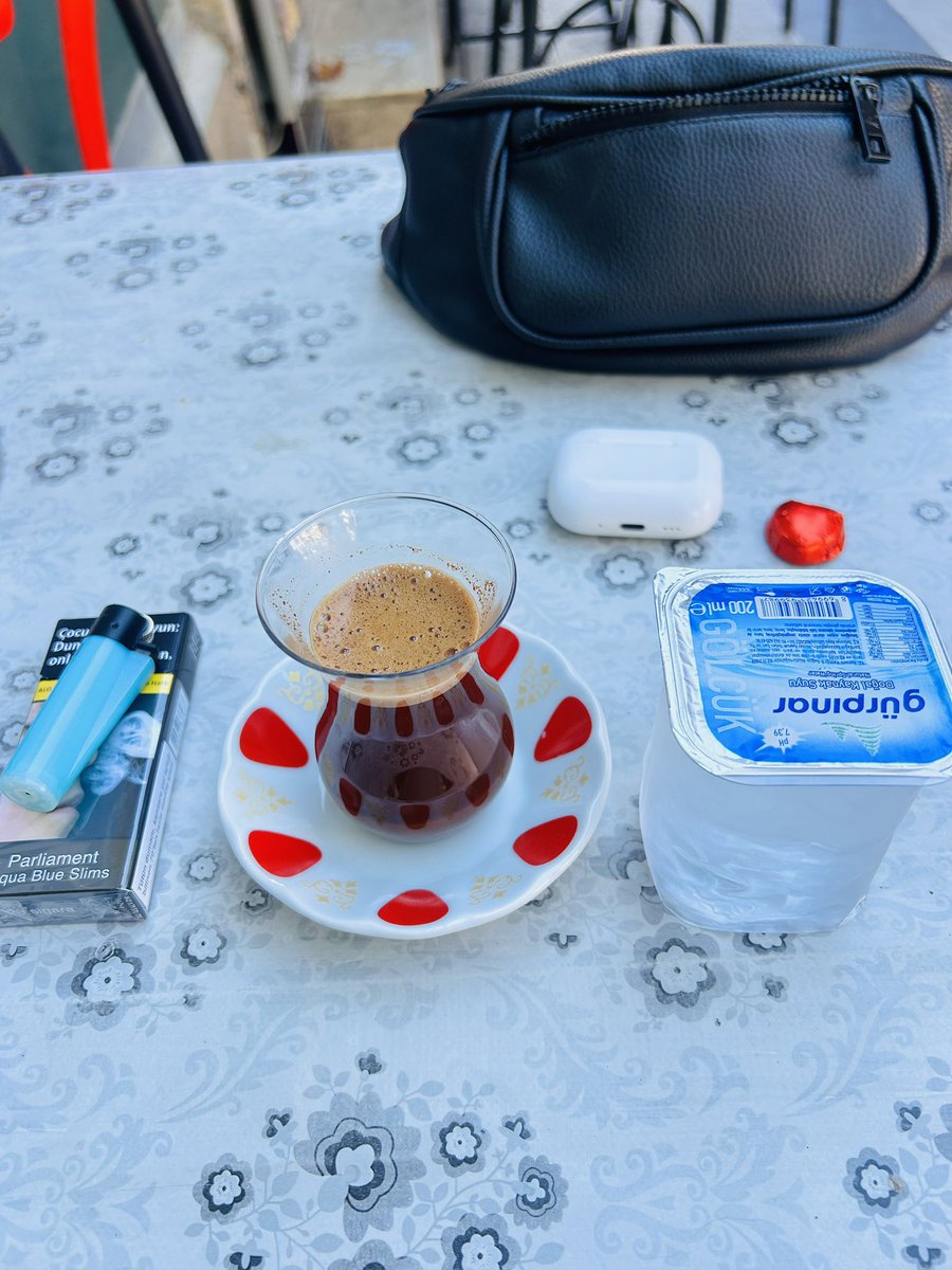 TugruncSS's tweet photo. Söz konusu süvari kahve ise başka bir konunun adı dahi geçemez..☕️🚬😏 https://t.co/ZwdaCaH10K