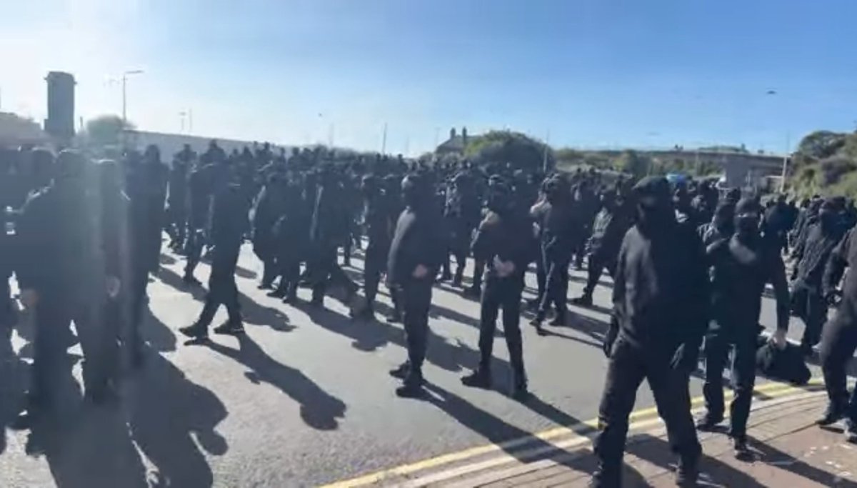 smith_john73462's tweet photo. Dover :
100s of masked men stop traffic at Dover they say in an act of defiance.

Dover Protests (pics from AyAudit stream) https://t.co/SCjL8cetUH