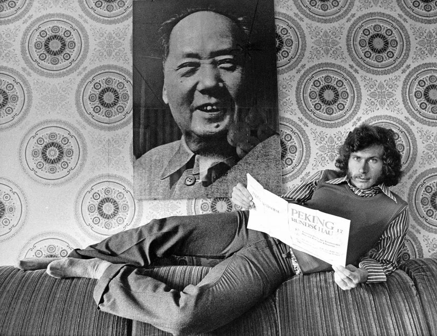 DincerKaratepe's tweet photo. #PaulBreitner (d. 5 Eylül 1951) 🌿✊🚩

#Sol görüşleri ile bilinen ve Federal #Almanya Milli Takımı’nda forma giyen defans oyuncusu #Breitner #Arjantin’de #AskeriCunta lideri #JorgeVidela’nın kanlı uygulamalarıyla ülkede binlerce #sosyalist, #komünist ve #demokrat'ın cuntacılar elinde gördükleri ağır #işkence ve #cinayetler'i #protesto etmek üzere 1978 Dünya Kupası’na katılmayı reddeder ve bunu yapan tek futbolcu olarak tarihe geçer. 

Doğum günün kutlu olsun, çok yaşa Paul Breitner. 🎂

NOT: #Faşist #diktatör #Videla tarafından öldürülenlerin sayısının 30 bin olduğu düşünülüyor...