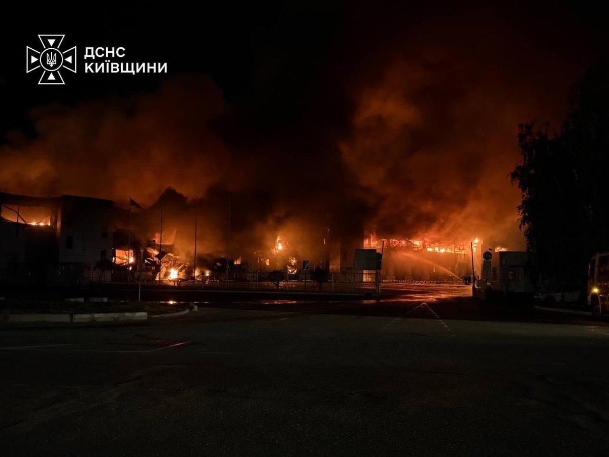 NOELreports's tweet photo. Zelensky says Russia deliberately struck Kyiv and Boryspil airports overnight, calling the attacks a response to discussions about US representatives potentially flying into Ukraine. He said Ukraine recorded the move and will adjust its operation concerning Russian airspace next week, while stressing Kyiv poses no threat to diplomacy. The same overnight attack killed four people and wounded five in Kamianske, while homes and shopping centers were damaged in several regions. #Ukraine