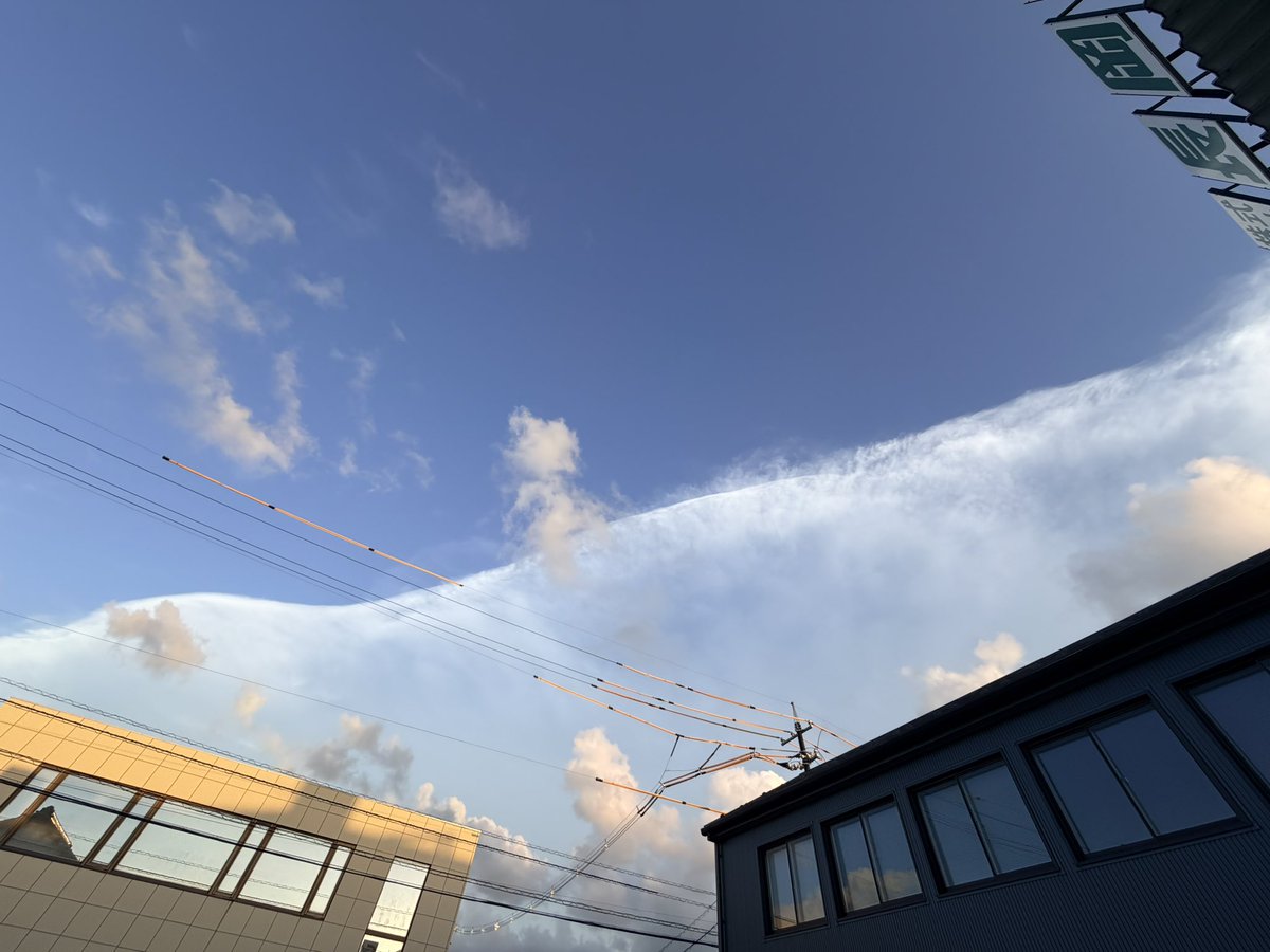 chohka's tweet photo. 変わった雲☁️☁️☁️
#雲 https://t.co/cRmoNfeYcV