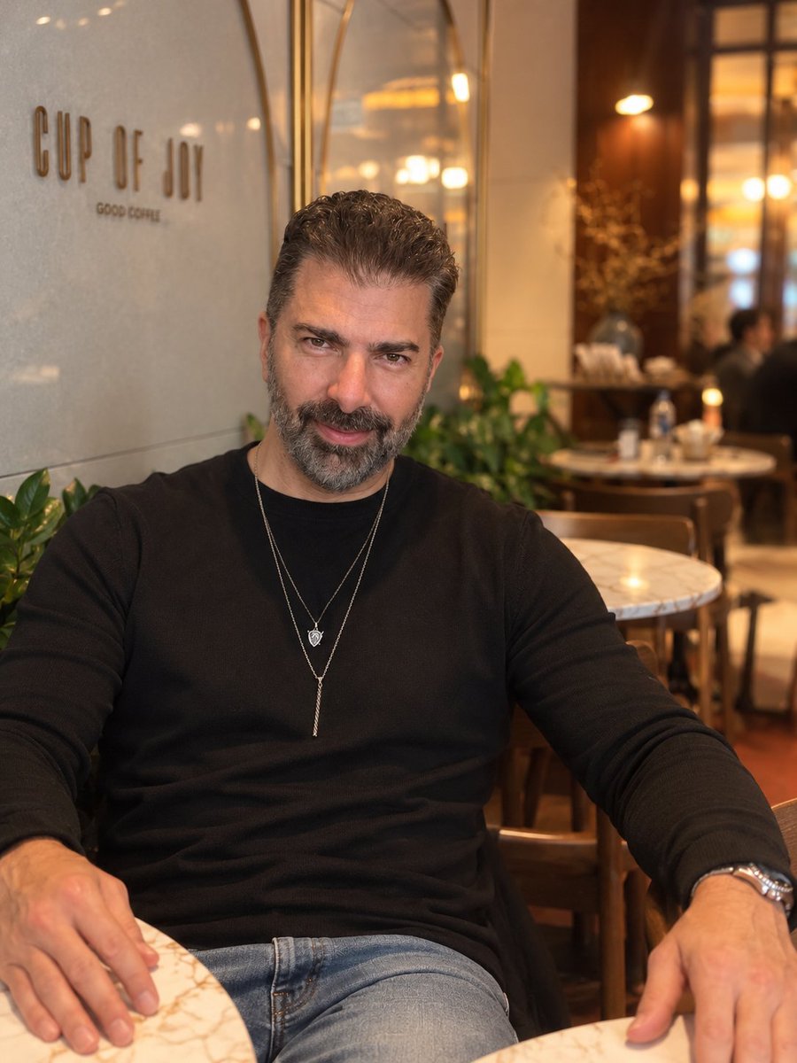 Laura1571980's tweet photo. There are smiles that are never forgotten... and looks that remain in the heart🙃🖤🔥
#CenkTorun @CenkTorun https://t.co/9ZlsEoiQ4K