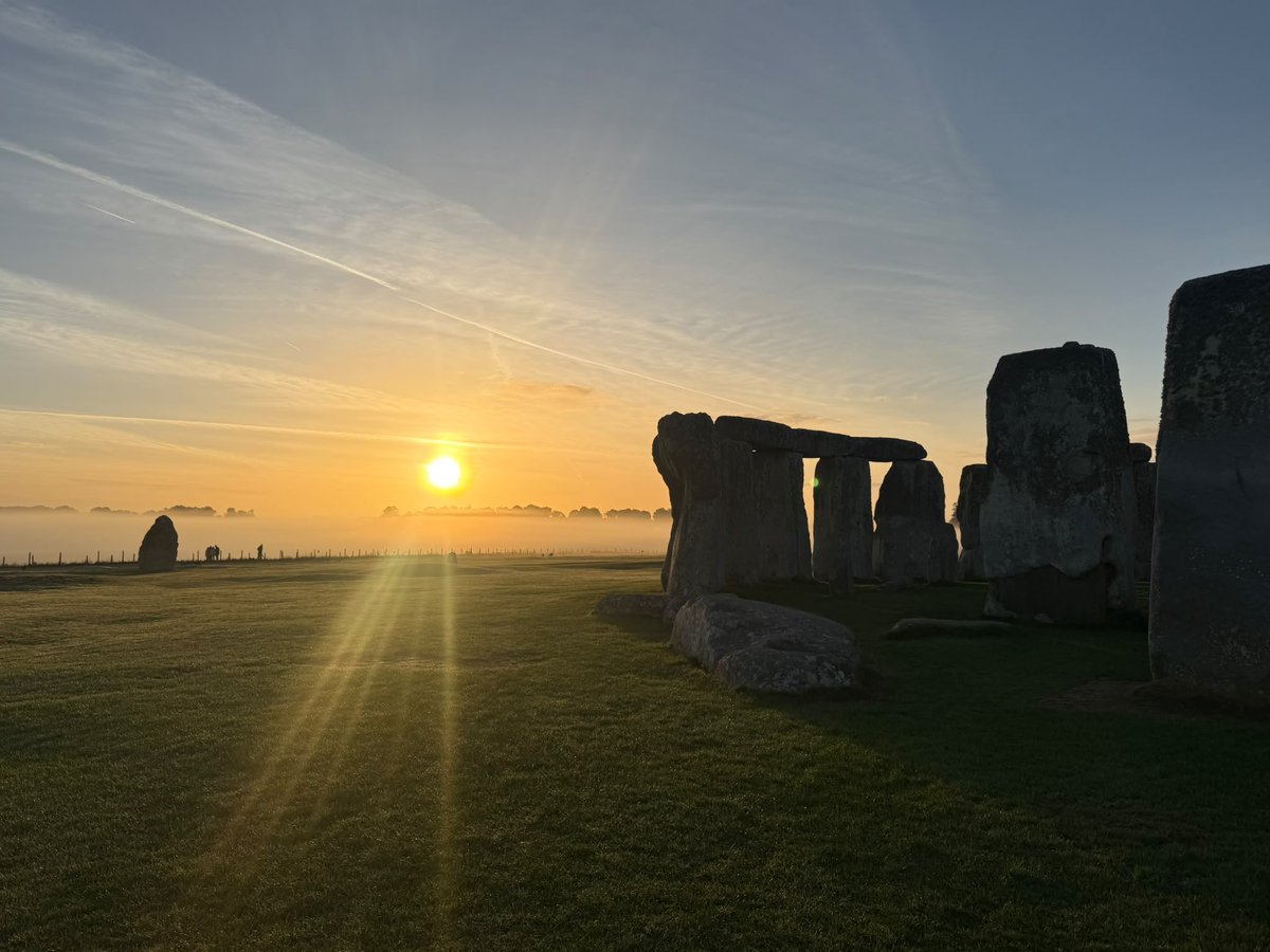 ST0NEHENGE's tweet photo. Sunrise at Stonehenge today (5th September) was at 6.26am, sunset is at 7.44pm ☀️ https://t.co/Wycp0LVf6R