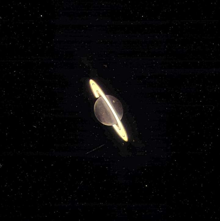 NightSkyToday's tweet photo. Golden Saturn by James Webb Space Telescope🪐 https://t.co/TUuLtH1wpw