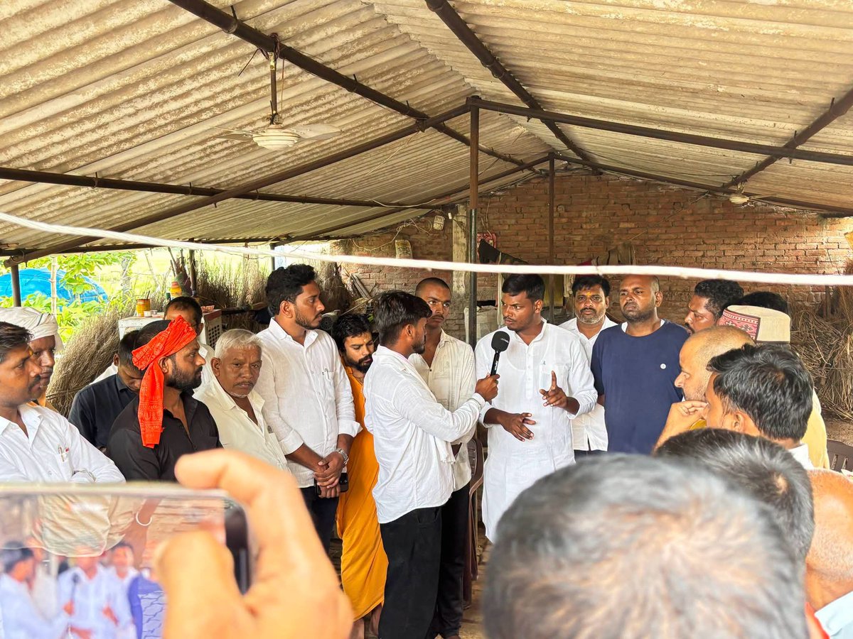 iAjaykm's tweet photo. 1/3. प्रदेश के मा. मुख्यमंत्री MYogiAdityanath जी एवं UP Police से हमारी मांग है कि सभी नामजद अभियुक्तों की तत्काल गिरफ्तारी हो, अपराधियों को किसी भी स्तर पर संरक्षण न मिले और पीड़ित परिवार को सुरक्षा एवं न्याय सुनिश्चित किया जाए। https://t.co/lpLOtGTBge
