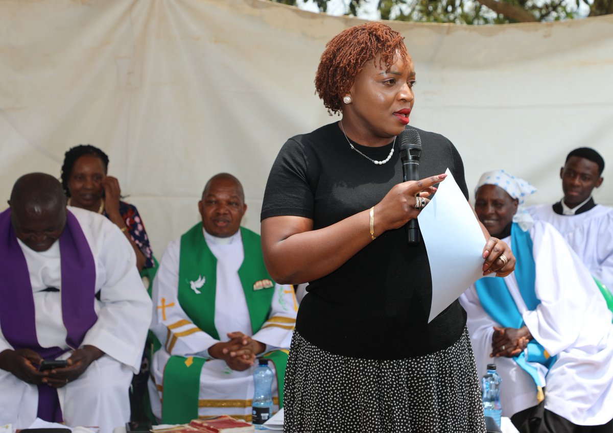 KPM_UN_Habitat's tweet photo. AMB. NAKHUMICHA CONVEYS MINISTRY’S CONDOLENCES TO THE KIMATA FAMILY 

Story: https://t.co/Zo4R8bxYhR 

@ForeignOfficeKE  @Lands_Kenya https://t.co/ogDlfALInV