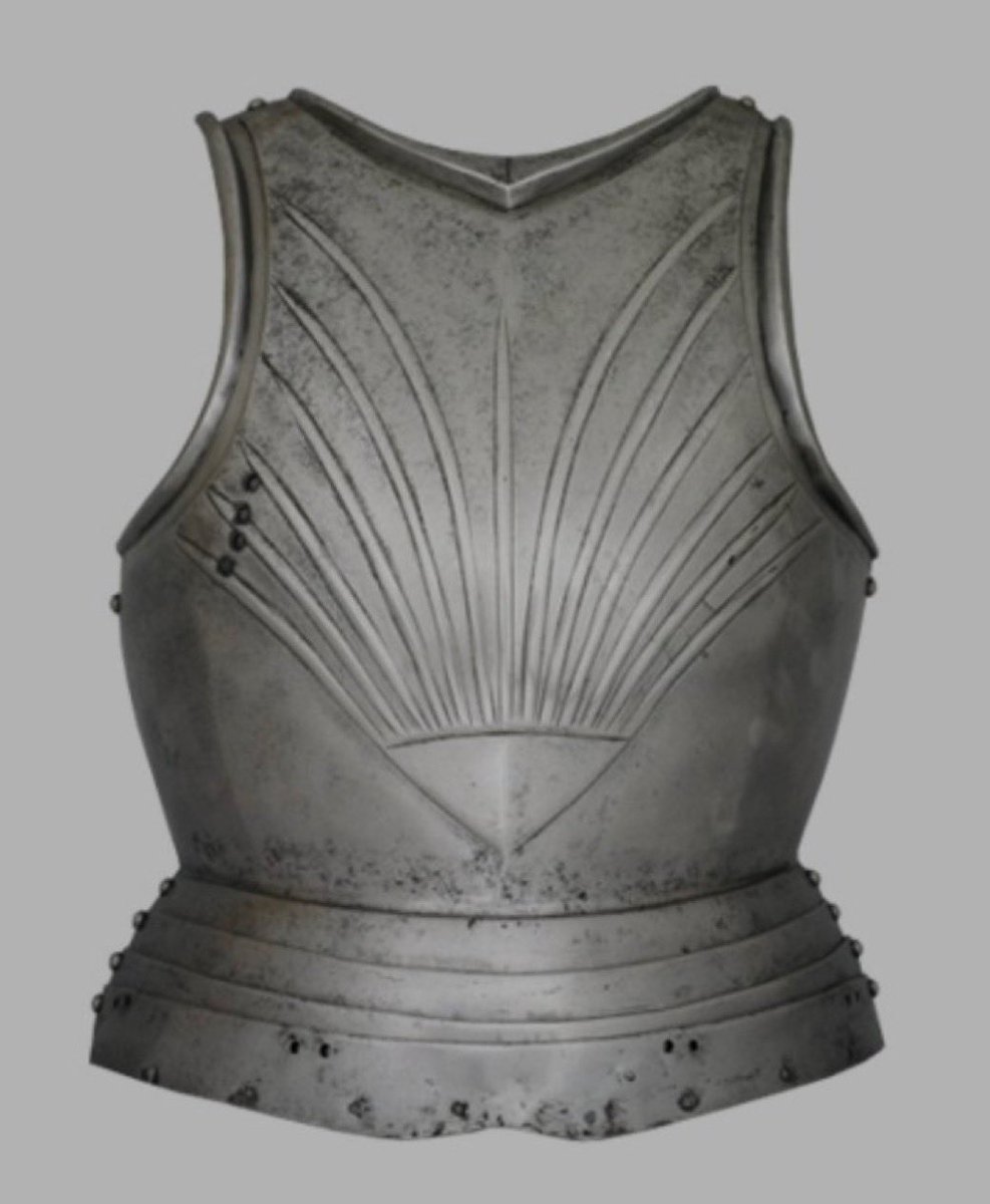 Eb_Chidi's tweet photo. @5sosliker first in my generation to learn about a breastplate that’s not this https://t.co/J6DltwMMdK