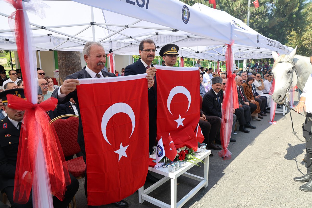 salihlitso's tweet photo. Salihli İlçemizin düşman işgalinden kurtuluşunun 104.yıldönümü nedeniyle şehitlik anıtında düzenlenen çelenk sunma törenine, Yönetim Kurulu Başkan Yardımcımız Günay Topkaya katıldı. https://t.co/d96X9LnMB3
