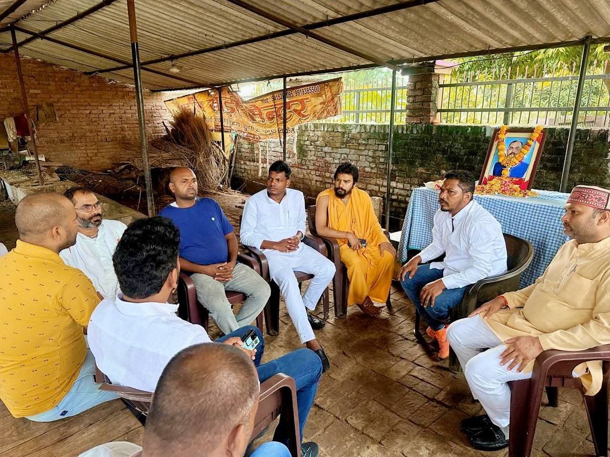 iAjaykm's tweet photo. 1/3. प्रदेश के मा. मुख्यमंत्री MYogiAdityanath जी एवं UP Police से हमारी मांग है कि सभी नामजद अभियुक्तों की तत्काल गिरफ्तारी हो, अपराधियों को किसी भी स्तर पर संरक्षण न मिले और पीड़ित परिवार को सुरक्षा एवं न्याय सुनिश्चित किया जाए। https://t.co/lpLOtGTBge