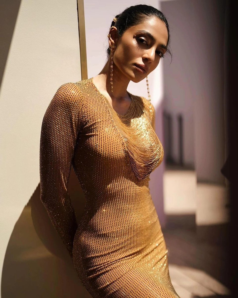 its_Karthi26's tweet photo. No competition….Just Sobhita Dhulipala and that Face card Supremacy 🥵 https://t.co/a8zh7eoq9b