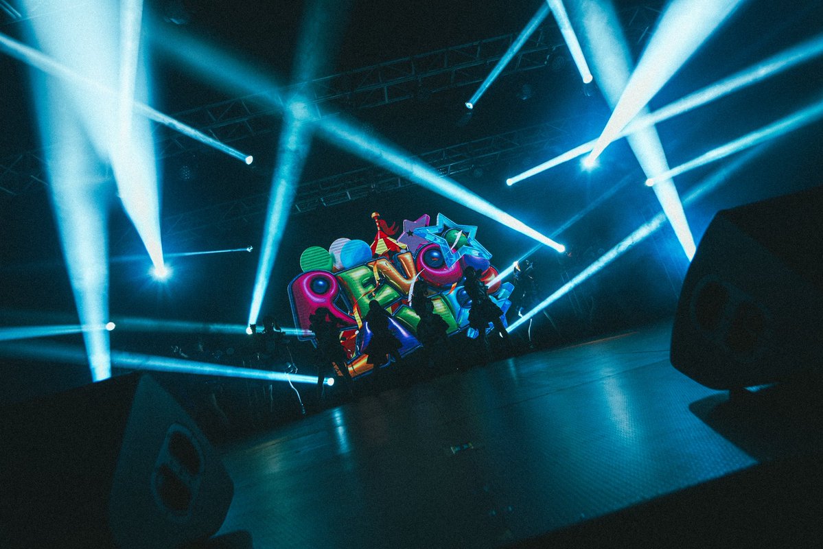 REVOLAND_jp's tweet photo. #REVOLAND #即レボ 

- - - - -
🎪シャニムニ＝パレード
@ShanimuniParade 
- - - - -

📝レボあるある
無料チケもあるので人いっぱい

photo by @ikuhasan1983 https://t.co/NDCxXYFPCA
