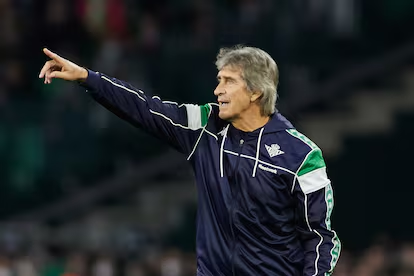 LaLigaenDirecto's tweet photo. #DATO Pellegrini se midió a 5 entrenadores del Madrid desde que es entrenador de @RealBetis.

Puntuó vs:
✅ Zidane
✅ Ancelotti
✅ Arbeola
✅ Mourinho

No puntuó vs:
❌ Xabi Alonso

Pellegrini es el PRIMER entrenador en la HISTORIA del Betis que supera los 10 pts vs Madrid (12). https://t.co/6XaeC1SMVl