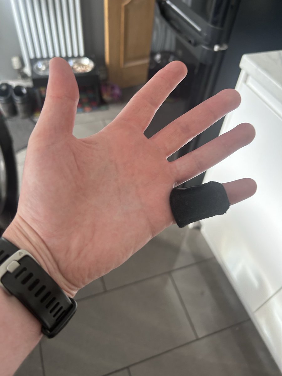 ventrellesX's tweet photo. @shiner_sam @42_records You’re welcome mate.. good news too… we’re on the single finger strap kid! Woah we’re half way there!!! https://t.co/pji1SJAumO