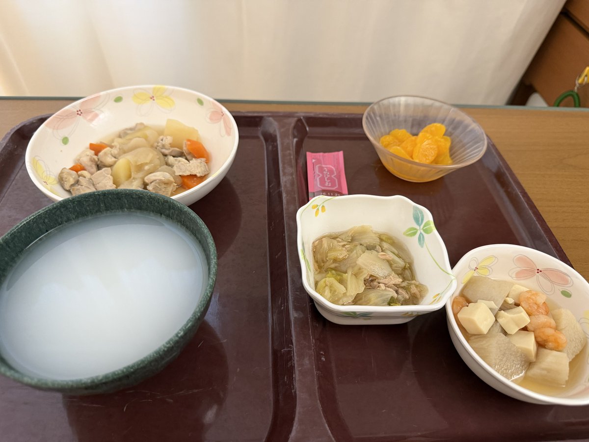 hkanime2's tweet photo. 入院生活おそらく最後の夕食！

全体的に薄味ではあるけど、素材の味する感じで美味しかった

味濃いのとか脂っこいのとかよく食べてきたけど、そんなものは食べなくても良いってことをしっかり感じれたわ

やっぱり和食が身体に優しいわな https://t.co/loXKirttlZ