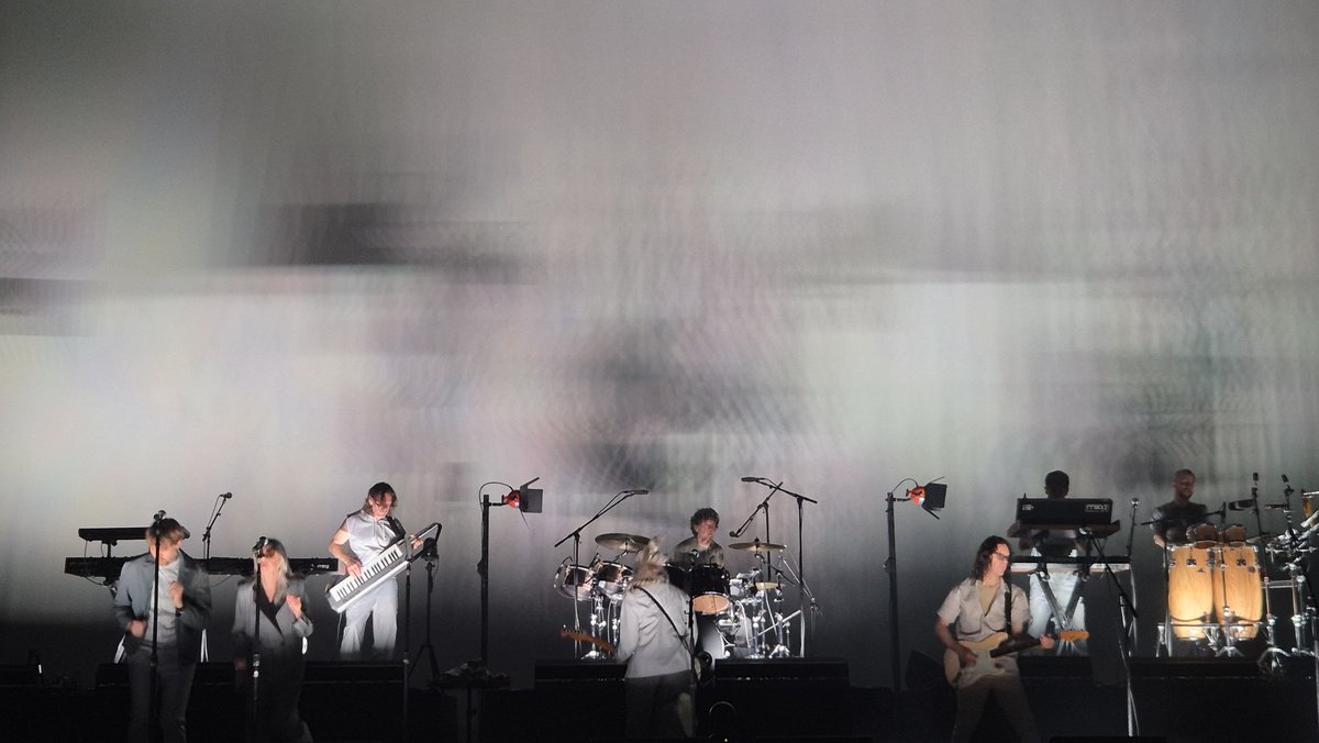 KiwiCraig74's tweet photo. Come Together doing Stop Making Sense - Talking Heads https://t.co/c11FhQCC9g