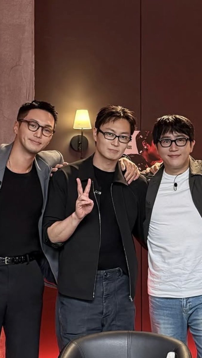 ddwwdfgff's tweet photo. 미모무슨일임 https://t.co/q0N0N7RSqk
