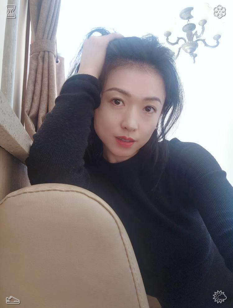 maureen20ab9's tweet photo. 日常忙碌的我，终于鼓起勇气分享这张自然状态下的照片，希望有人能感受到我的温暖与真诚。 https://t.co/hgTSHWCKJl