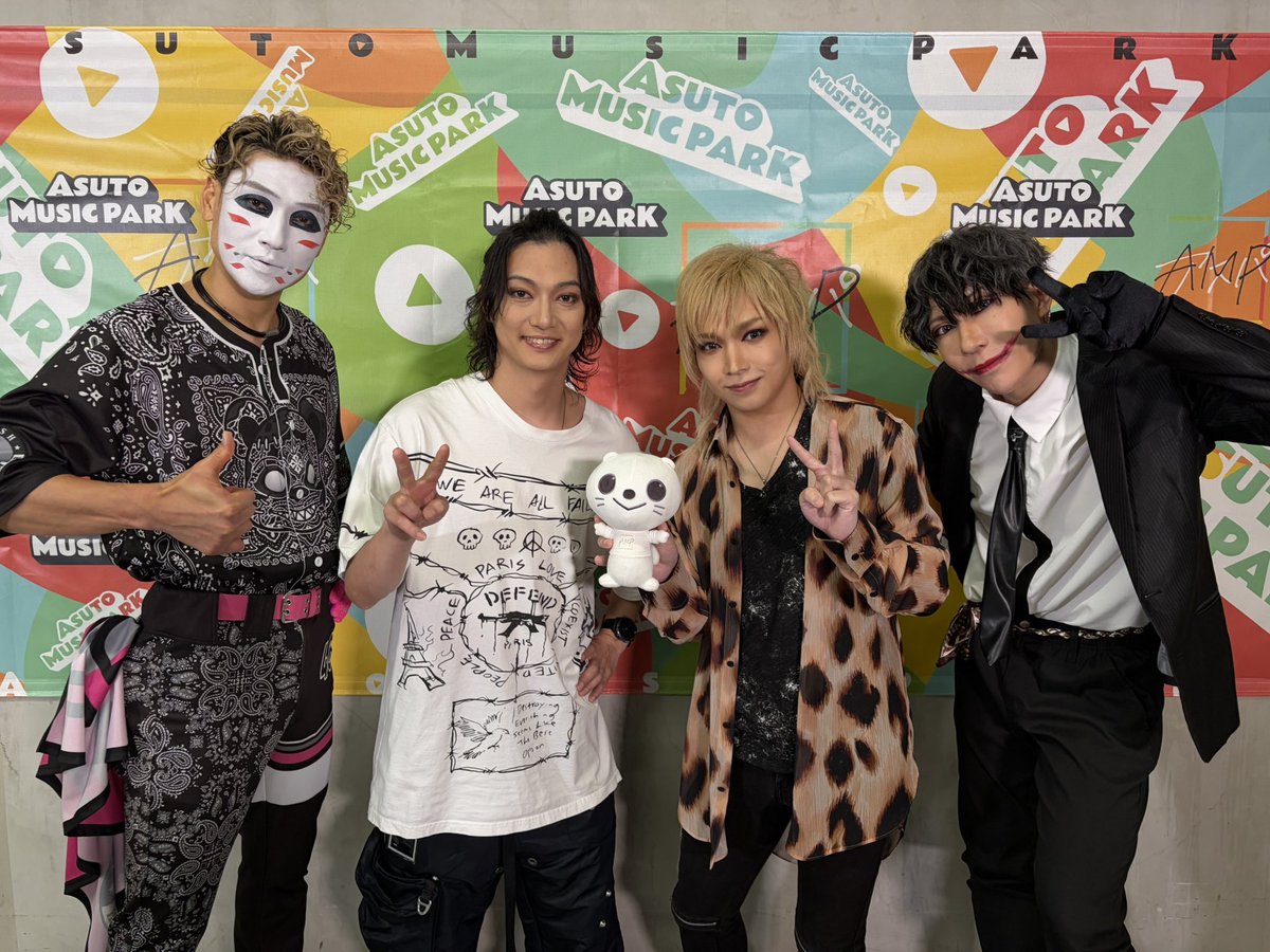 khb_guriri's tweet photo. #STARGLOW
#ONENONLY
#MAZZEL
#ゴールデンボンバー のみなさんともいっしょに📸🥹💖

みなさん、ぼくのことを
と～ってもたいせつに
だっこしてくれて。。。🐻‍❄️

ぼくってしあわせもの…🌟🐾

あしたも #アスパ 
い～っぱいたのしむぐりよ🎶🎪🌈

@ASUTOMUSICPARK 
#AMP2026
#アスパ
#ASUTOMUSICPARK https://t.co/DFV22Ro5uj