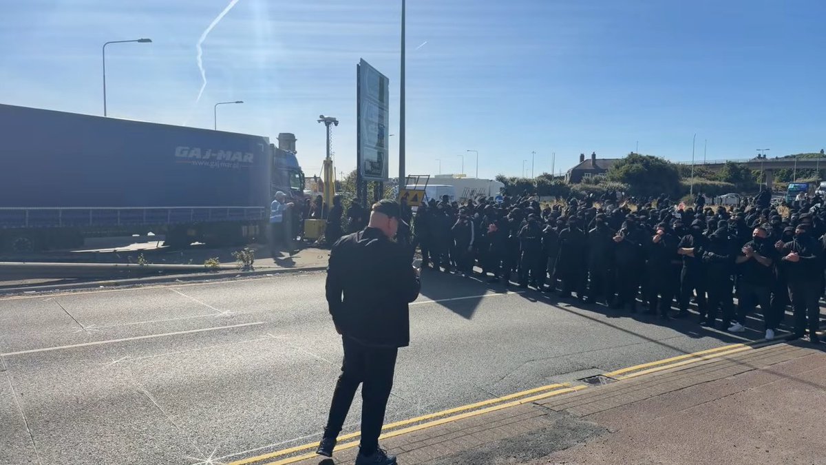 Donald_nncim's tweet photo. Breaking the port of dover is blocked in the UK Photoby @AyAudits_c4n https://t.co/TC277IkkGk