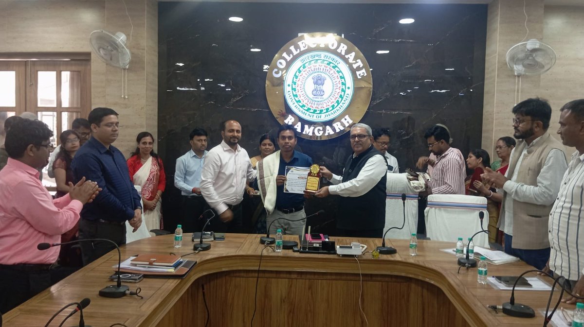 DSERamg's tweet photo. Felicitation of our Teachers on the occasion of Teachers ' Day 
@PrdRamgarh @DC_Ramgarh @JepcJharkhand @EduMinOfIndia @EduJharkhand @prdjharkhand https://t.co/0JeZR7ogBT