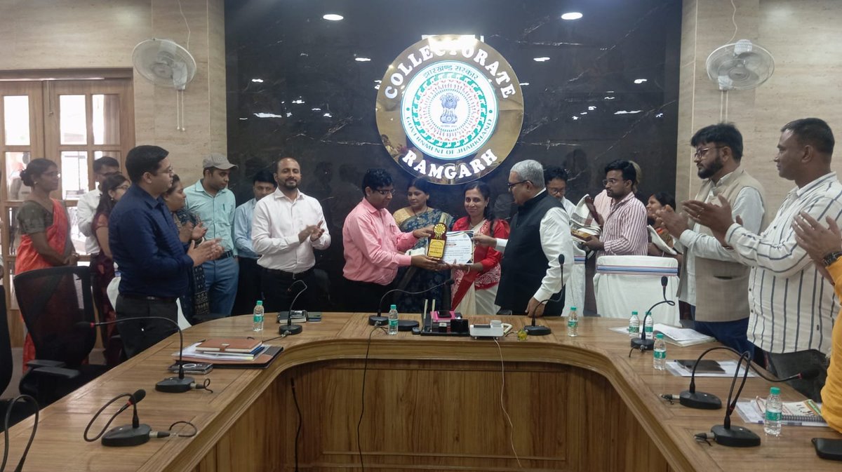 DSERamg's tweet photo. Felicitation of our Teachers on the occasion of Teachers ' Day 
@PrdRamgarh @DC_Ramgarh @JepcJharkhand @EduMinOfIndia @EduJharkhand @prdjharkhand https://t.co/0JeZR7ogBT