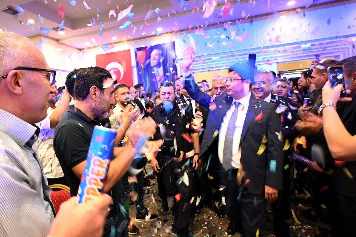 AltundagUysal's tweet photo. Delegelerimizin teveccühüyle Divan Başkanlığı görevine seçilmenin onurunu yaşadığım genel kurulda, Sendikamız Türk Metal’in, Türk sendikacılığında ilklerin, yeniliklerin ve farklılıkların öncüsü olduğunu vurguladım. https://t.co/SzrbecmiI7
