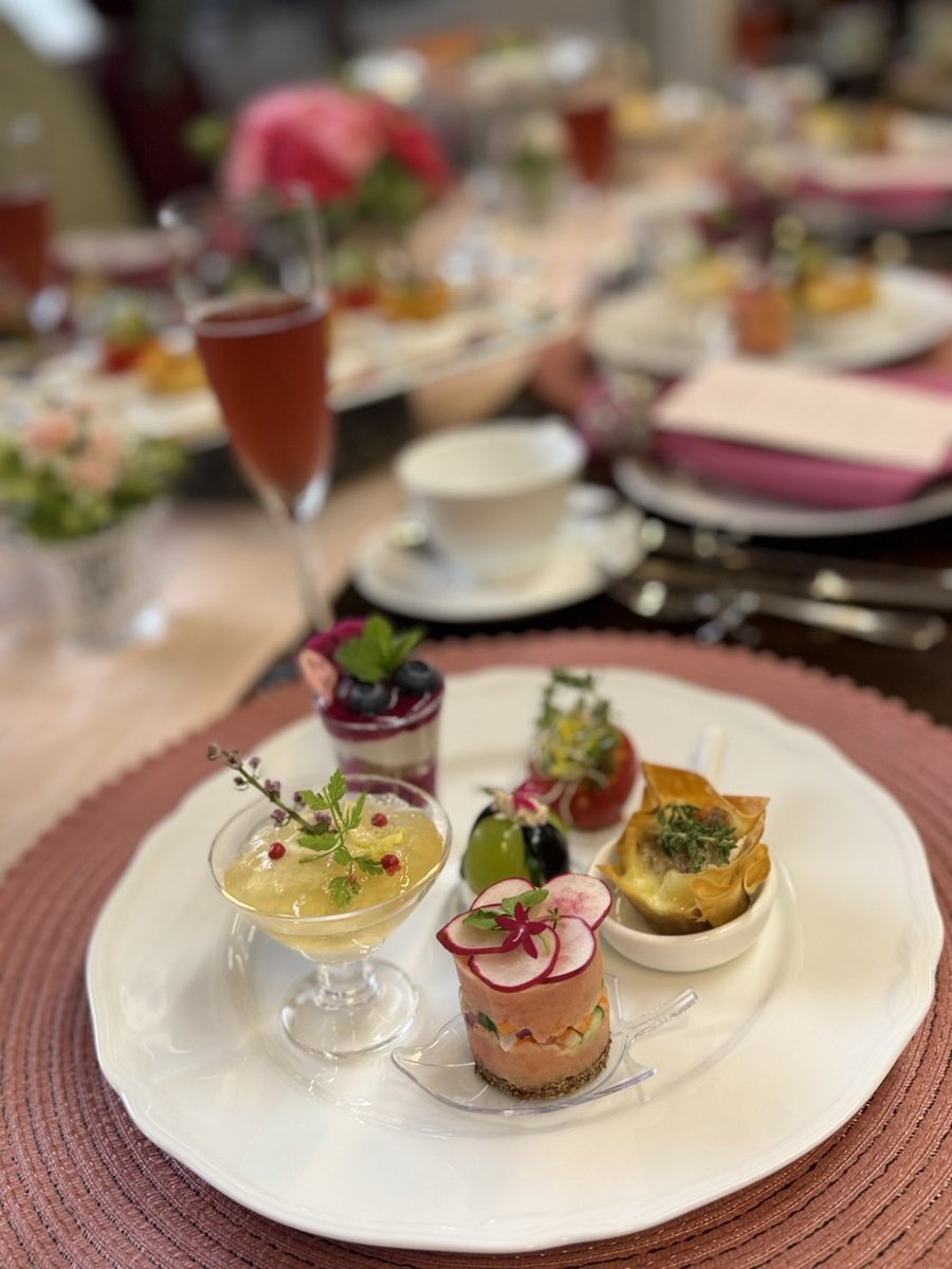 NancyLavendula1's tweet photo. ．
フィンガーフードの
レッスンでした🍾🥂

一日レッスンだけど
立派なお免状頂いちゃいました
． https://t.co/0KZnL3FkvB