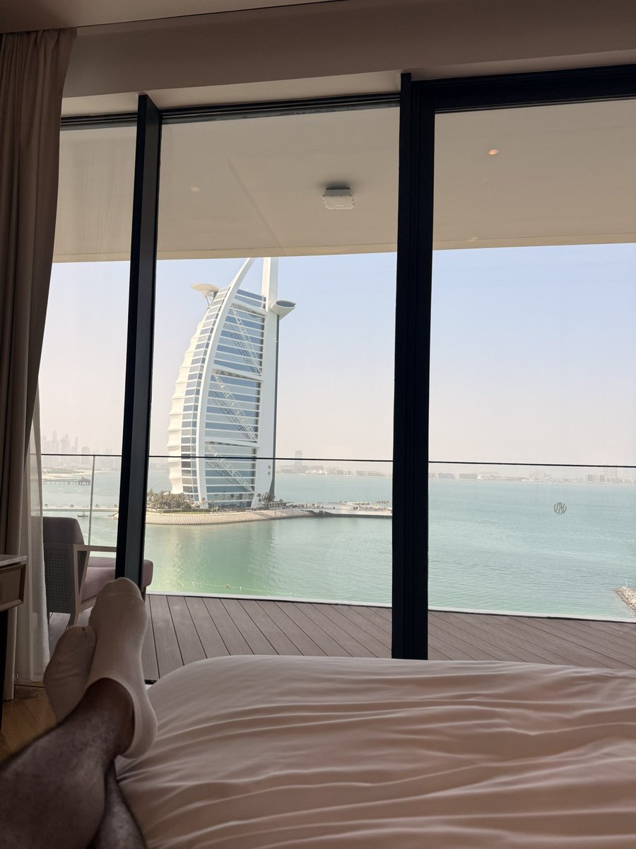 TravisCVD_'s tweet photo. Here’s to the weekend with Marsa 

@Jumeirah https://t.co/npGBeAAPCd