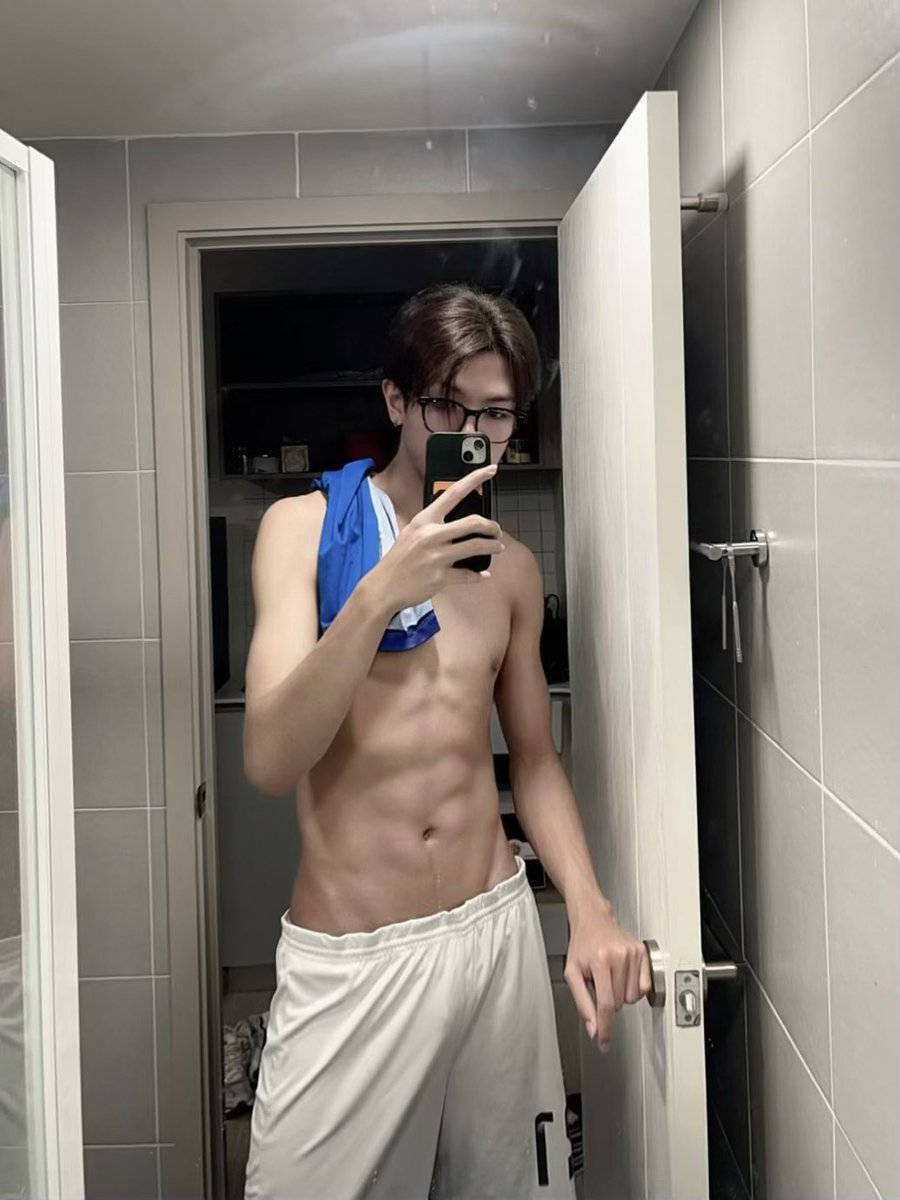 inxjun00's tweet photo. 🤓💪🏻 https://t.co/ZoRQEsSqXS