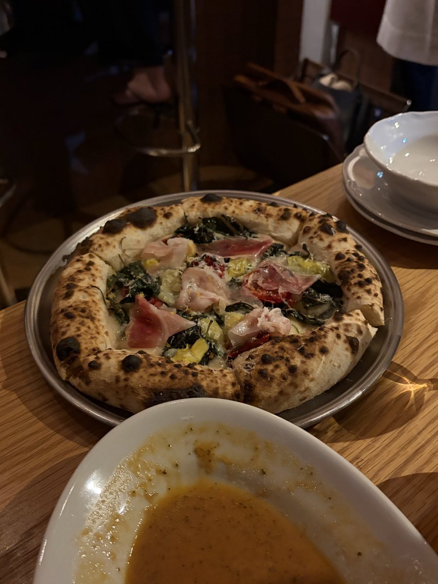 lilycakes___'s tweet photo. 雰囲気が素敵すぎるpizza屋さん🍕 https://t.co/0cTj6QOBzJ