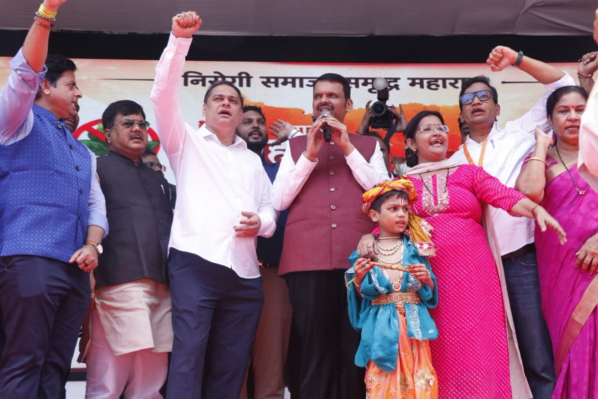 AmeetSatam's tweet photo. गोविंदा आला रे आला, नशामुक्तीचा संदेश घेऊन आला! 🚩

भारतीय जनता पार्टी आणि राजयोग प्रतिष्ठान मुंबई द्वारा वरळीतील सदानंद हॉटेल समोर आयोजित 'वरळीकरांच्या हक्काची दहीहंडी उत्सव २०२६' मध्ये राज्याचे मुख्यमंत्री मा. श्री. देवेंद्र फडणवीस जी, कॅबिनेट मंत्री, आमदार माननीय ॲड. आशिष शेलार जी, विधानपरिषदेचे गटनेते श्री. प्रवीणभाऊ दरेकर, भाजपा मुंबई उपाध्यक्ष श्री. किरणजी शेलार जी, जिल्हाध्यक्षा श्रीमती शलाकाताई साळवी यांच्यासह सहभागी झालो. 

या महोत्सवाच्या माध्यमातून समाजात 'नशामुक्तीचा संदेश' पोहोचवण्याचा जो महत्त्वपूर्ण उपक्रम राबवला गेला, तो खरोखरच अत्यंत कौतुकास्पद आहे. या उत्कृष्ट दहीहंडी उत्सवाचे आयोजन केल्याबद्दल निमंत्रक श्री. दिपक अ. सावंत (वरळी संयोजक, भाजप) आणि ॲड. मदन गुप्ता, शैलेंद्र सिंह, प्रा. आरती पुगावकर, स्वप्निल जगदाळे व सर्व भाजप पदाधिकाऱ्यांचे मनःपूर्वक अभिनंदन.

--------------- 

Govinda has arrived, bringing with him the message of a drug-free society! 🚩

I participated in the 'Worlikaranchya Hakkachi Dahi Handi Utsav 2026' (Dahi Handi Festival for the People of Worli), organized by the Bharatiya Janata Party and Rajyog Pratishthan, Mumbai, in front of Sadanand Hotel, Worli. The event was attended by the State's Chief Minister Hon. Shri Devendra Fadnavis-ji, Cabinet Minister and MLA Hon. Adv. Ashish Shelar-ji, Legislative Council Group Leader Shri Pravinbhau Darekar, BJP Mumbai Vice-President Shri Kiranji Shelar-ji, and District President Smt. Shalakatai Salvi.

The significant initiative undertaken through this festival to spread the message of 'freedom from addiction' (drug-free living) within society is truly praiseworthy. Heartfelt congratulations to the organizers—Shri Deepak A. Sawant (Worli Coordinator, BJP), Adv. Madan Gupta, Shailendra Singh, Prof. Aarti Pugavkar, Swapnil Jagdale, and all BJP office-bearers—for organizing this excellent Dahi Handi festival.

#DahiHandi #DahiHandi2026  #NashaMuktiAbhiyan #Mumbai #AmeetSatamWithMumbai 

@bjp4mumbai @Dev_Fadnavis @ShelarAshish @mipravindarekar @shelarkiran22 @ShalakaSalviBJP